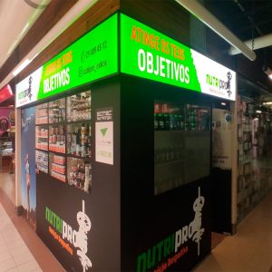 Reclamo luminoso em acrílico