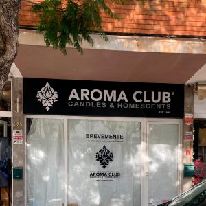 Reclamo luminoso em acrílico